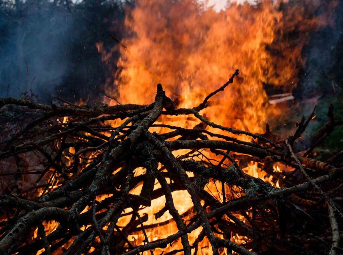 Fogatas de Fin de Año: Tradición que Implica Riesgos para la Salud y el Medio Ambiente