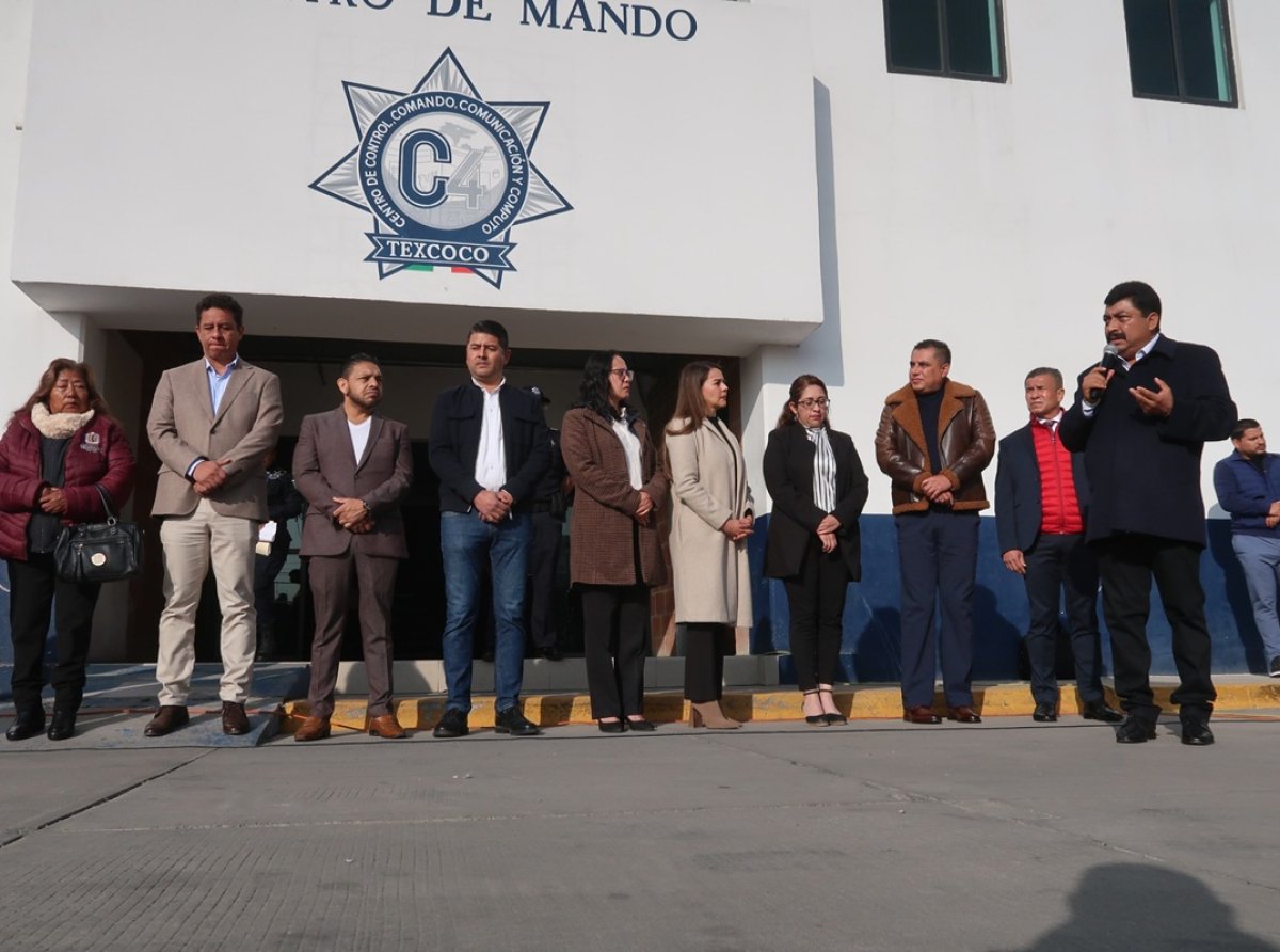 Nazario Gutiérrez revisa cuerpo policiaco y presenta nuevo titular en Texcoco