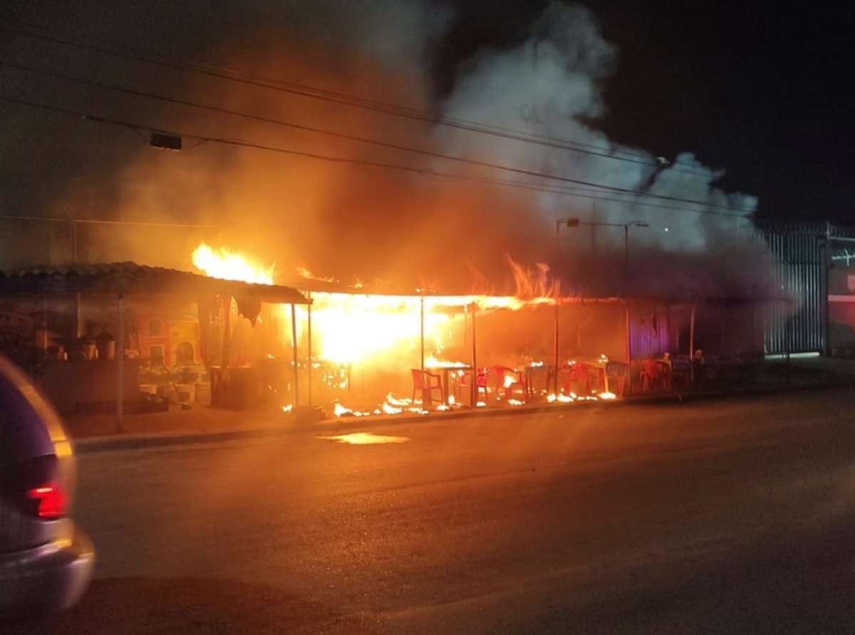 Incendio en taquería de Avenida de Las Bombas deja un lesionado