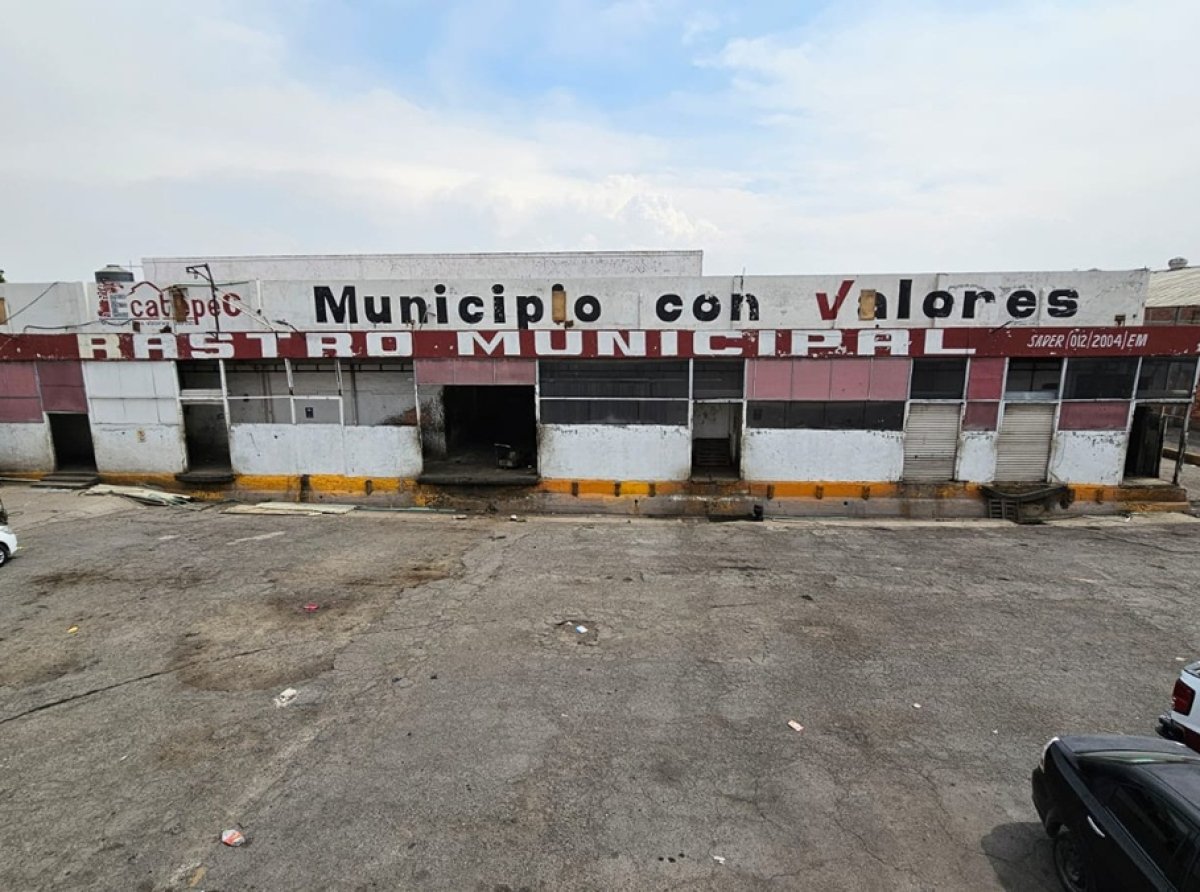 Rastro de Ecatepec, en ruinas y lleno de ratas, es clausurado por autoridades municipales