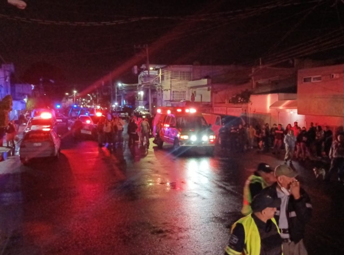 Flamazo de gas desata incendio en vivienda de Ejército del Trabajo II; bomberos controlan emergencia