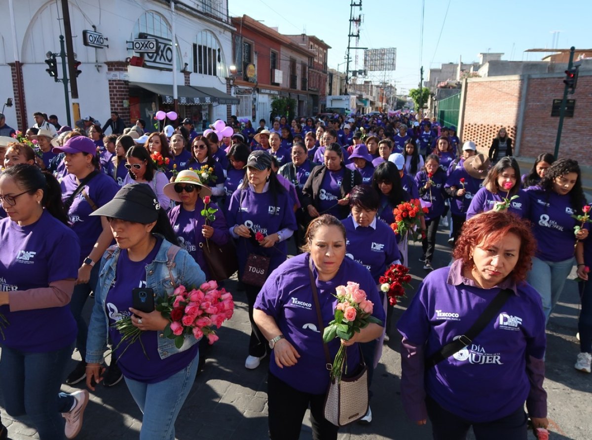 Marea morada inunda Texcoco: Mujeres marchan en apoyo a Sheinbaum y exigen igualdad