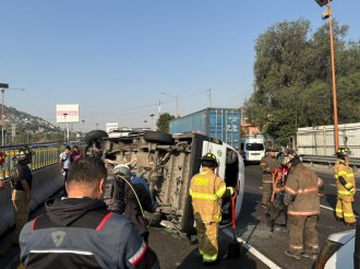 Volcadura en la México-Pachuca deja al menos 10 pasajeros heridos