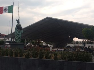 Suspenden Feria del Libro de Nezahualcóyotl tras caída parcial de estructura; hay cinco lesionados