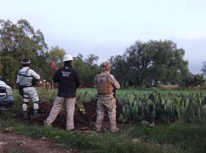 Desmantelan centro ilegal de combustible en Axapusco