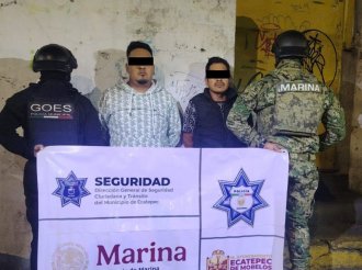 Caen dos hombres con arma exclusiva del Ejército en Ecatepec