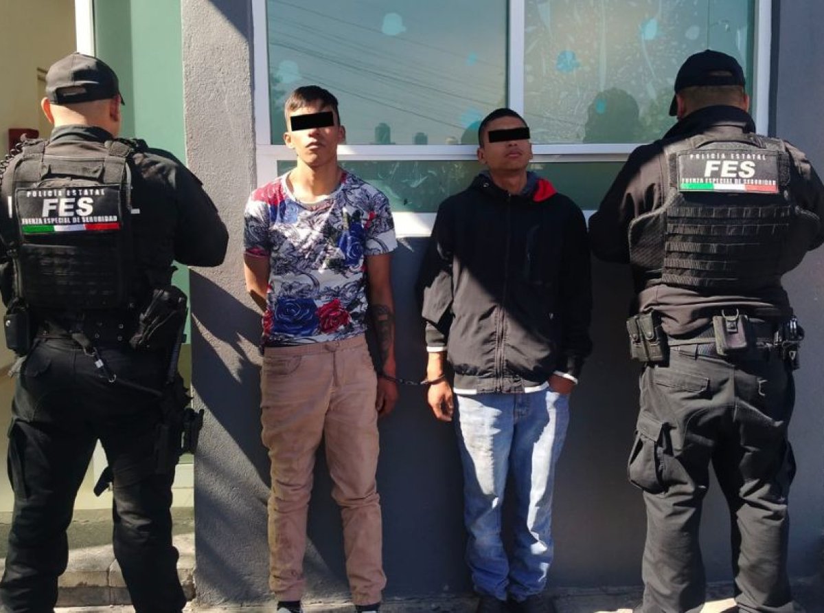 Aseguran a dos presuntos narcomenudistas en Ecatepec