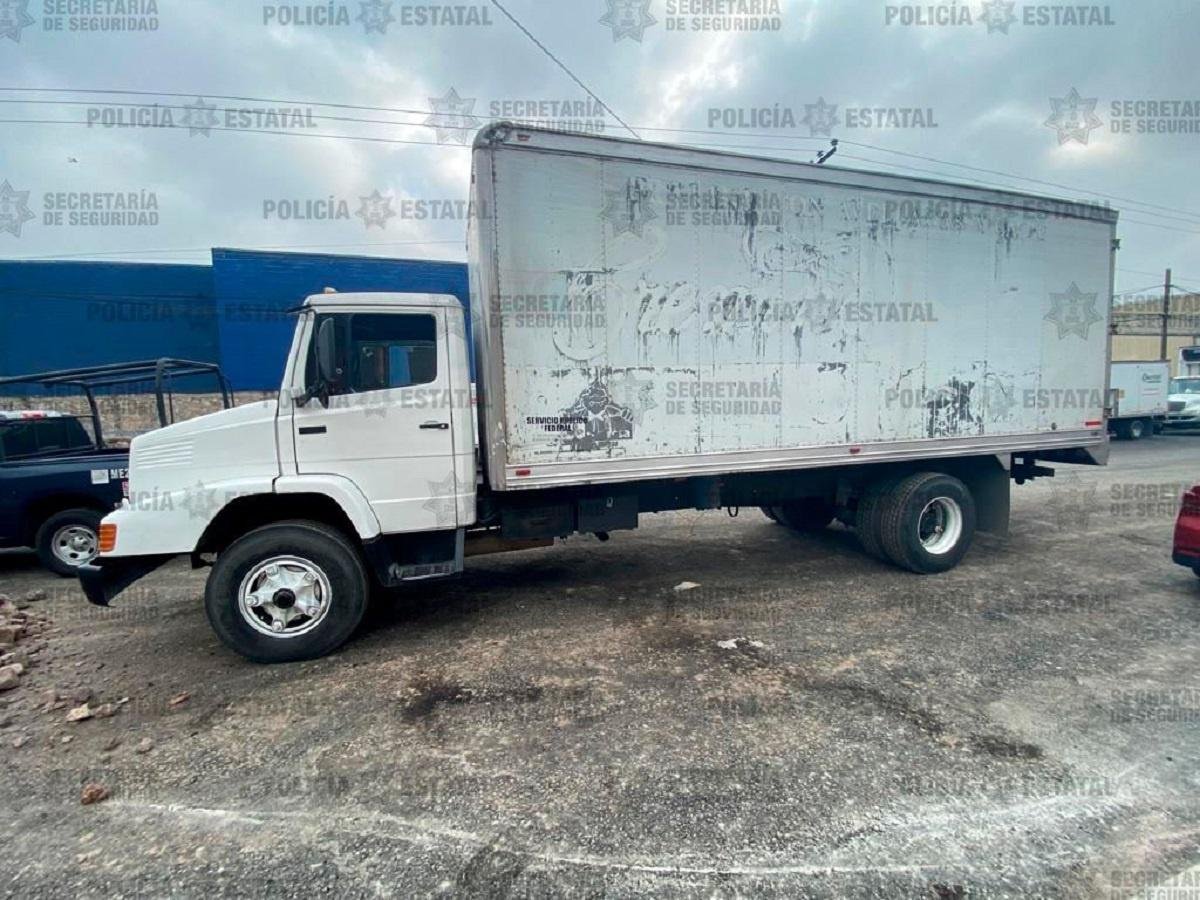 Recuperan tractocamión con mercancía robada 